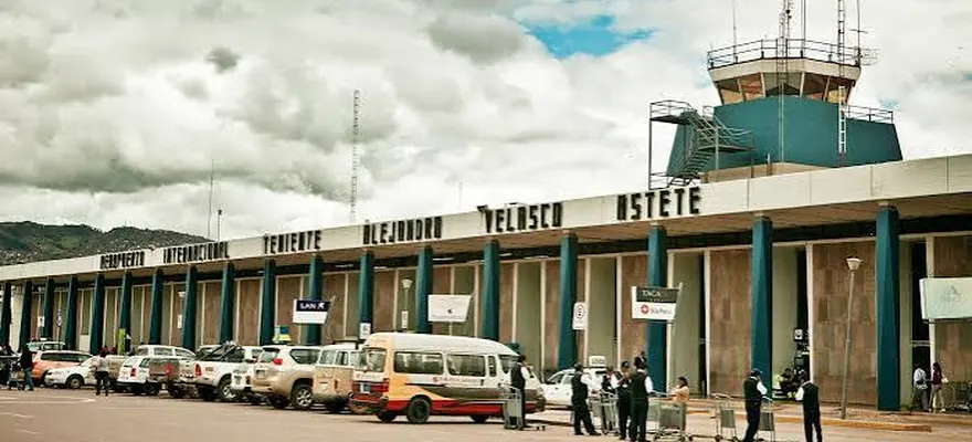 Fachada del Aeropuerto Internacional Alejandro Velasco Astete de Cusco
