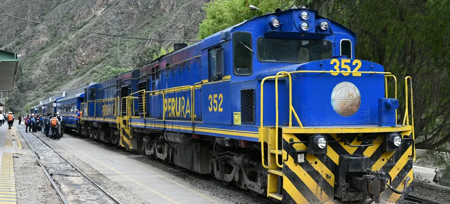 Tren a Machu Picchu en la estación de Ollantaytambo